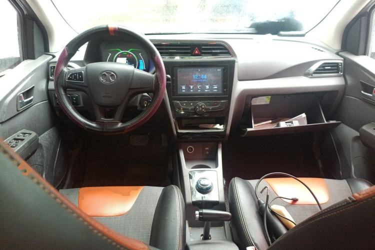 Used BAIC New Energy EC 2017 EC180 Elegant Edition Center Console