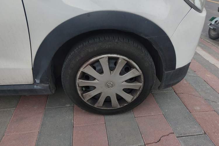 Used BAIC New Energy EC 2017 EC180 Dynamic Edition Right Front Wheel Hub