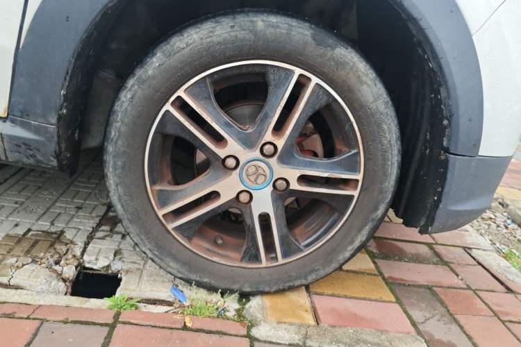 Used BAIC New Energy EC 2017 EC200 Dynamic Edition Right Front Wheel Hub