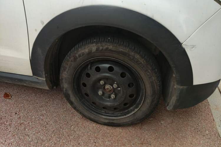 Used BAIC New Energy EC 2017 EC180 Dynamic Edition Right Front Wheel Hub