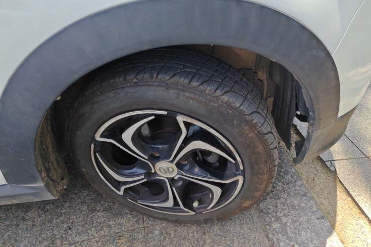 Used BAIC New Energy EC 2017 EC180 Dynamic Edition Right Front Wheel Hub