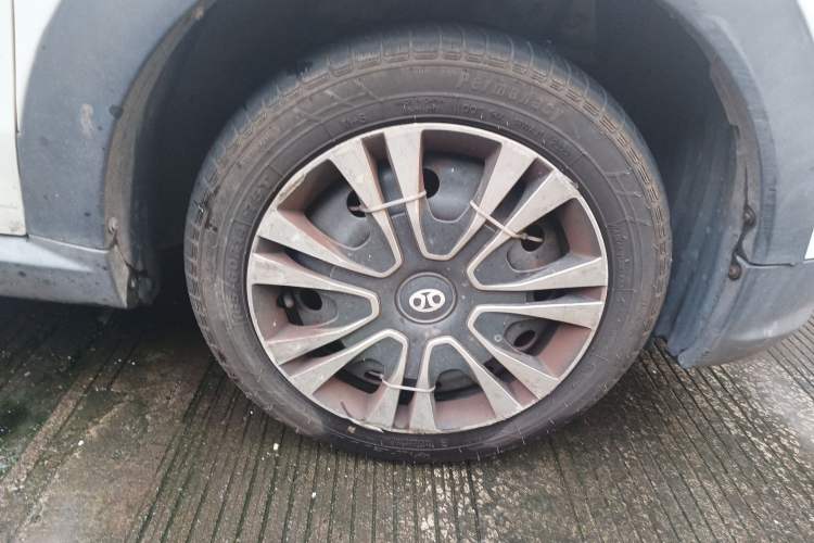 Used BAIC New Energy EC 2017 EC180 Dynamic Edition Right Front Wheel Hub