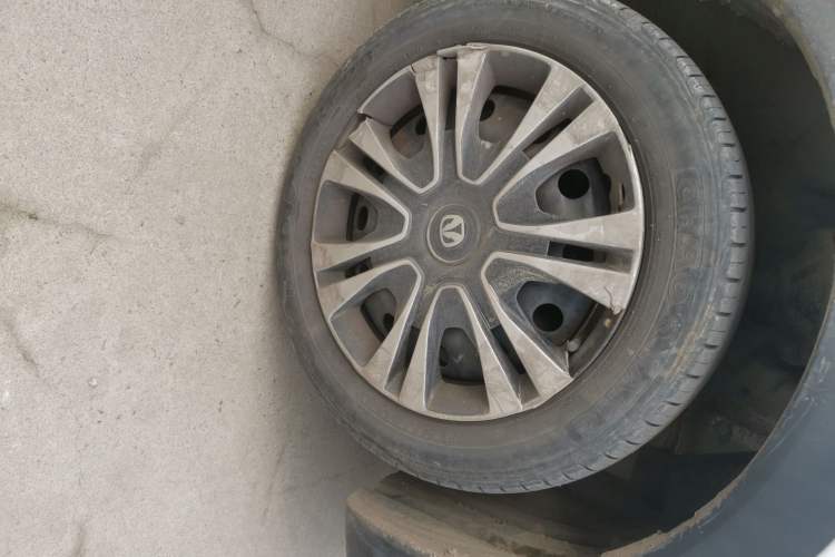 Used BAIC New Energy EC 2017 EC180 Dynamic Edition Right Front Wheel Hub
