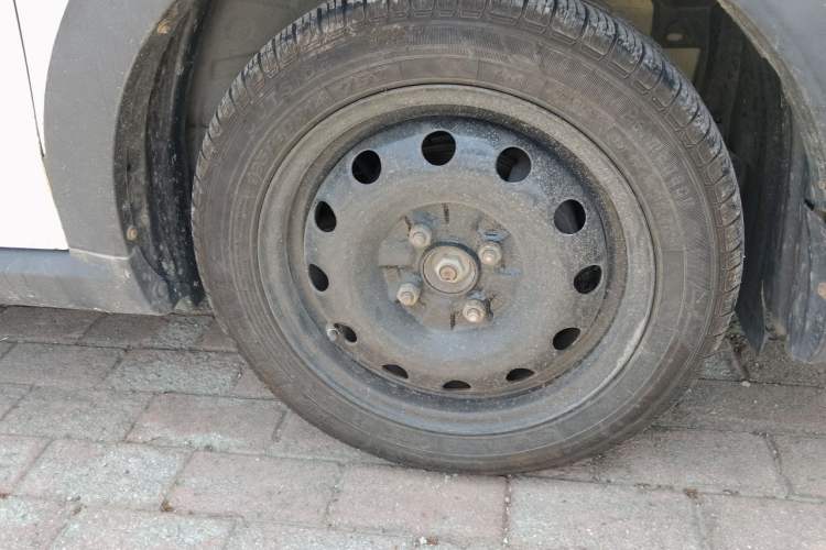 Used BAIC New Energy EC 2017 EC180 Dynamic Edition Right Front Wheel Hub