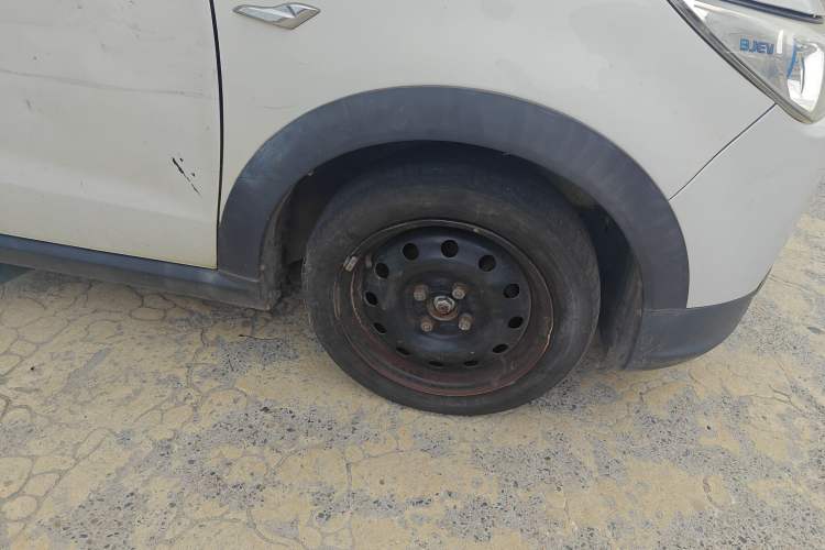 Used BAIC New Energy EC 2017 EC180 Dynamic Edition Right Front Wheel Hub