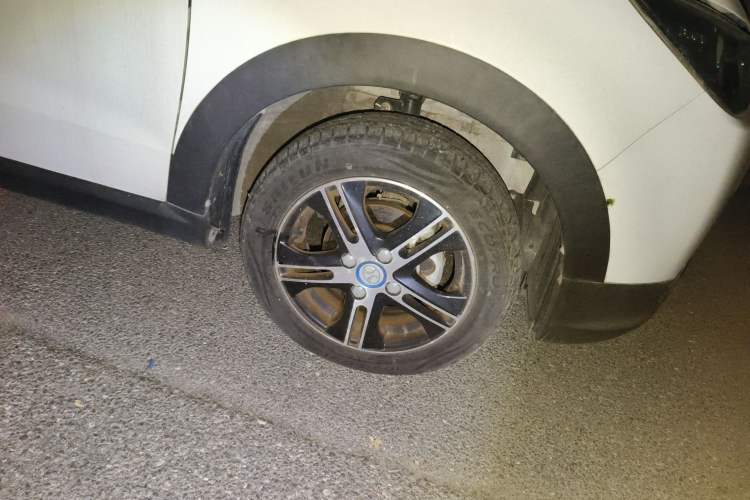 Used BAIC New Energy EC 2017 EC180 Elegant Edition Right Front Wheel Hub