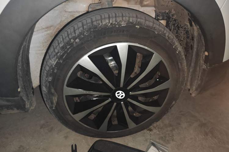 Used BAIC New Energy EC 2017 EC180 Dynamic Edition Right Front Wheel Hub