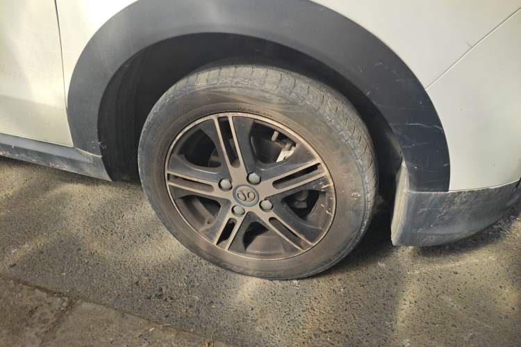 Used BAIC New Energy EC 2017 EC200 Elegant Edition Right Front Wheel Hub