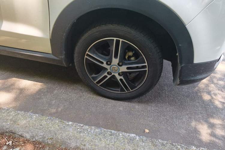 Used BAIC New Energy EC 2017 EC200 Dynamic Edition Right Front Wheel Hub