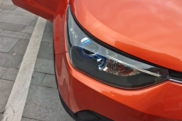 Used BAIC New Energy EC 2017 EC180 Elegant Edition Right Front Headlight