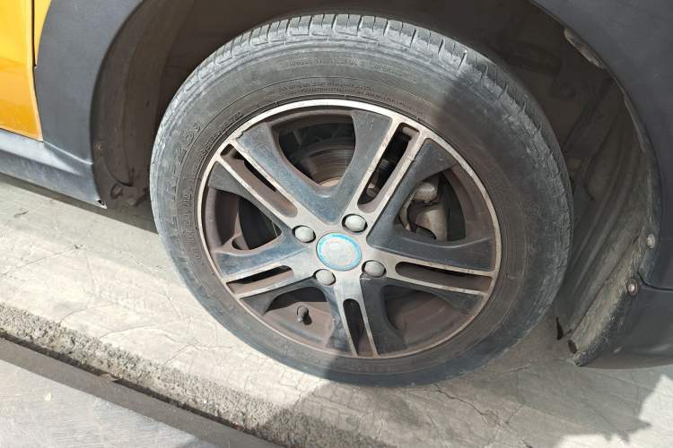 Used BAIC New Energy EC 2017 EC180 Dynamic Edition Right Front Wheel Hub