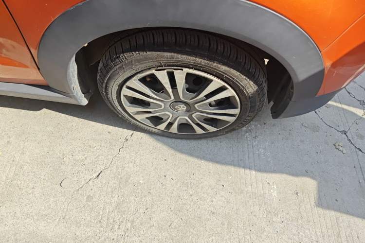 Used BAIC New Energy EC 2017 EC180 Dynamic Edition Right Front Wheel Hub