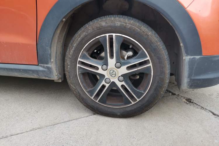 Used BAIC New Energy EC 2017 EC180 Dynamic Edition Right Front Wheel Hub