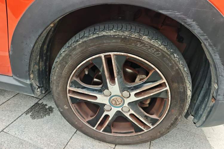 Used BAIC New Energy EC 2017 EC180 Elegant Edition Right Front Wheel Hub