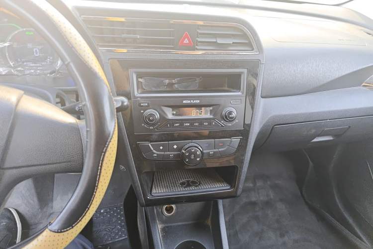 Used BAIC New Energy EC 2018 EC220 Standard Edition Audio And AC Panel