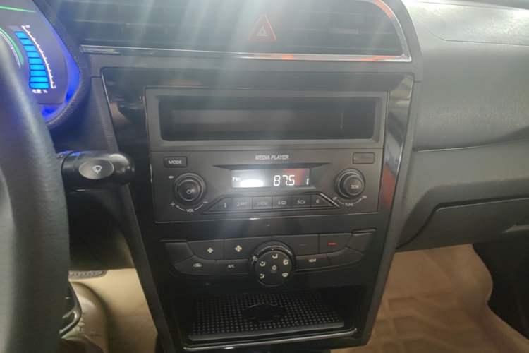 Used BAIC New Energy EC 2018 EC220 Standard Edition Audio And AC Panel