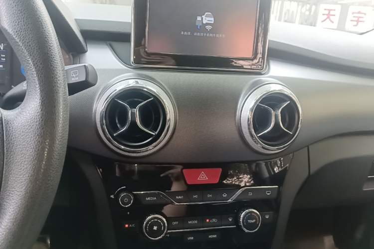 Used BAIC New Energy EC5 2019 New Air Edition Audio And AC Panel