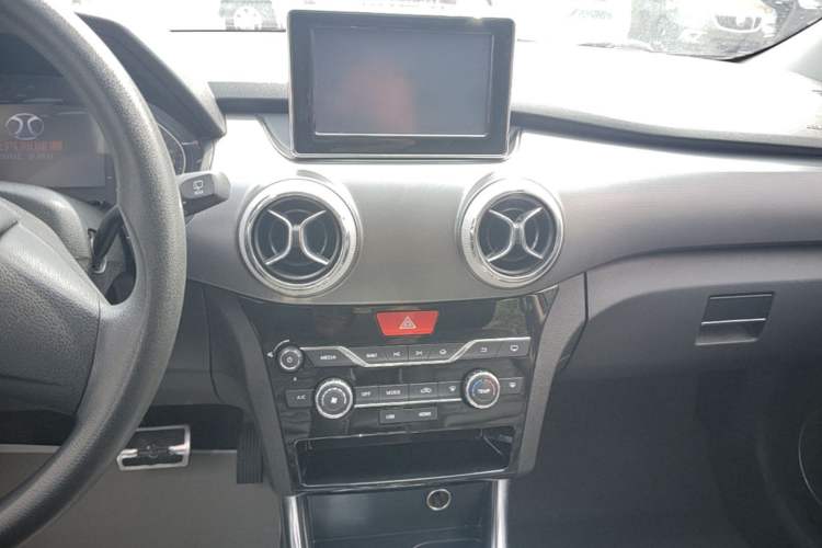 Used BAIC New Energy EC5 2019 New Air Edition Audio And AC Panel