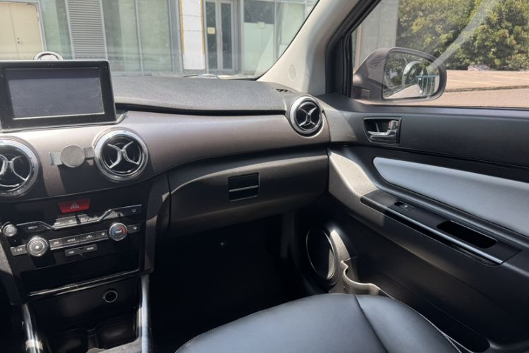 Used BAIC New Energy EC5 2019 New Air Edition Interior 8
