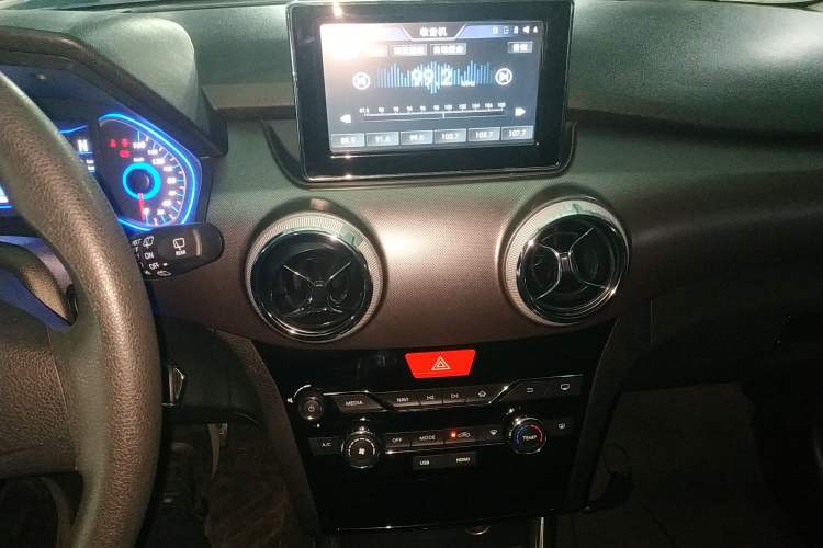 Used BAIC New Energy EC5 2020 Fresh Air Edition Audio And AC Panel