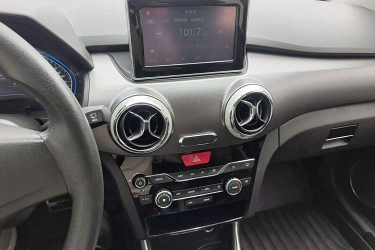 Used BAIC New Energy EC5 2020 Fresh Air Edition Audio And AC Panel