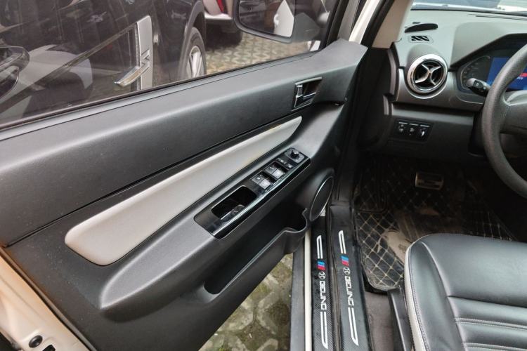 Used BAIC New Energy EC5 2020 Fresh Air Edition Audio And AC Panel