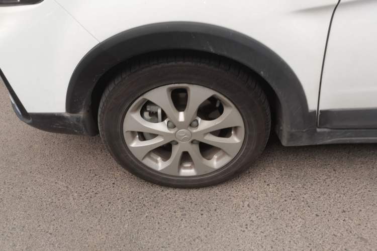 Used BAIC New Energy EC5 2020 Fresh Air Edition Left Front Wheel Hub