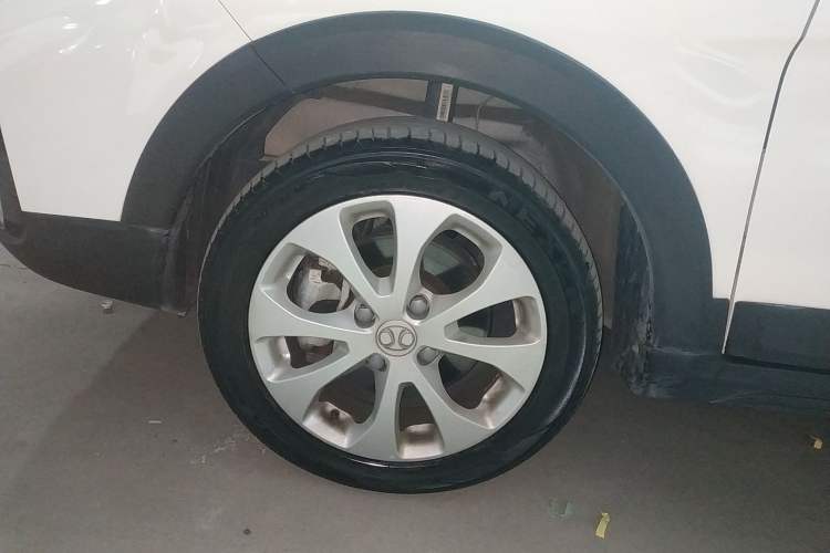 Used BAIC New Energy EC5 2020 Fresh Air Edition Left Front Wheel Hub