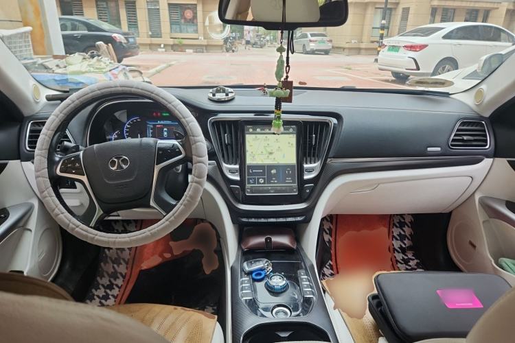 Used BAIC New Energy EH 2017 EH300 Executive Edition Center Console