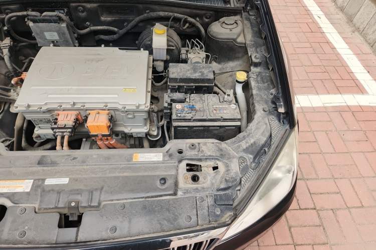 Used BAIC New Energy EH 2017 EH300 Executive Edition Engine Bay Left