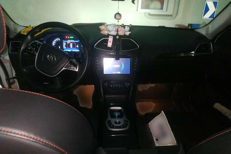 Used BAIC New Energy ES210 2015 Comfort Edition Center Console