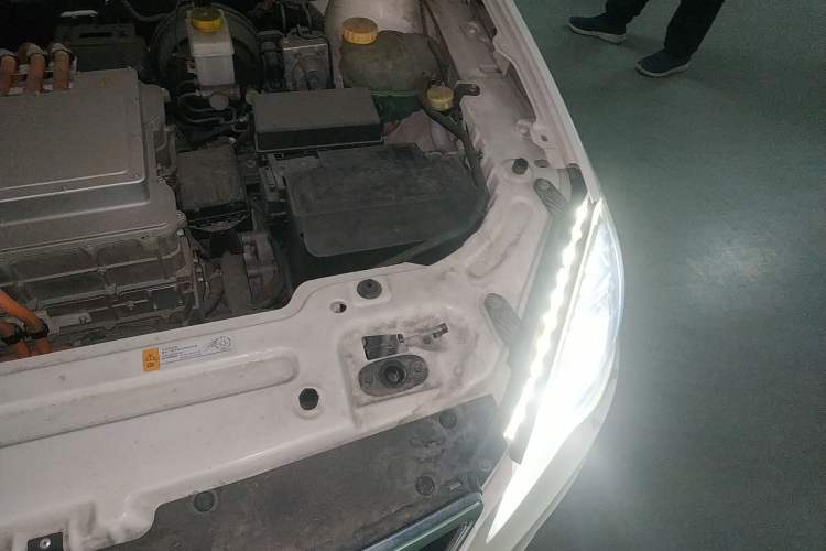 Used BAIC New Energy ES210 2015 Comfort Edition Engine Bay Left