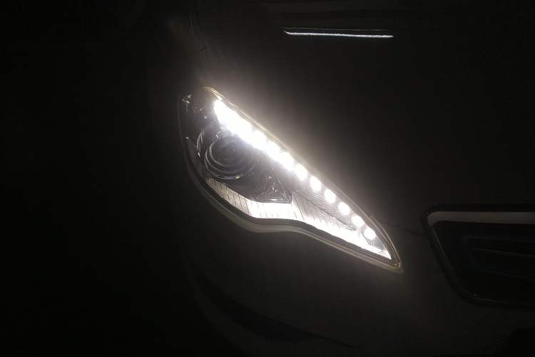 Used BAIC New Energy ES210 2015 Comfort Edition Right Front Headlight