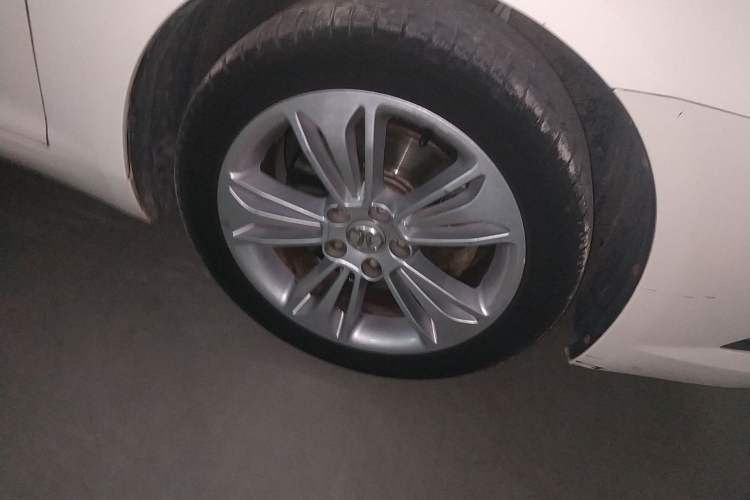 Used BAIC New Energy ES210 2015 Comfort Edition Right Front Wheel Hub