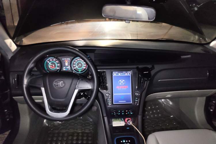 Used BAIC New Energy EU 2016 EU260 Letu Plus Edition Center Console