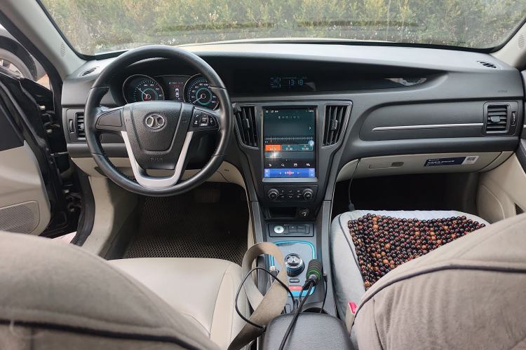 Used BAIC New Energy EU 2016 EU260 Enjoy Edition Center Console