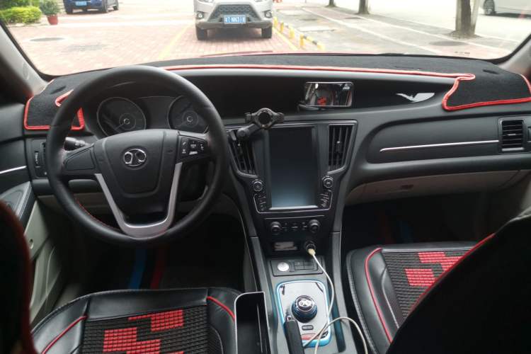 Used BAIC New Energy EU 2016 EU260 Enjoy Edition Center Console