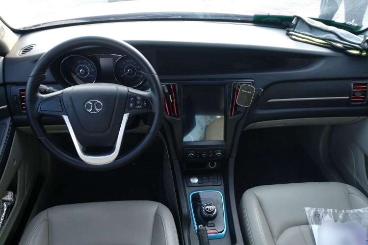 Used BAIC New Energy EU 2016 EU260 Enjoy Edition Center Console