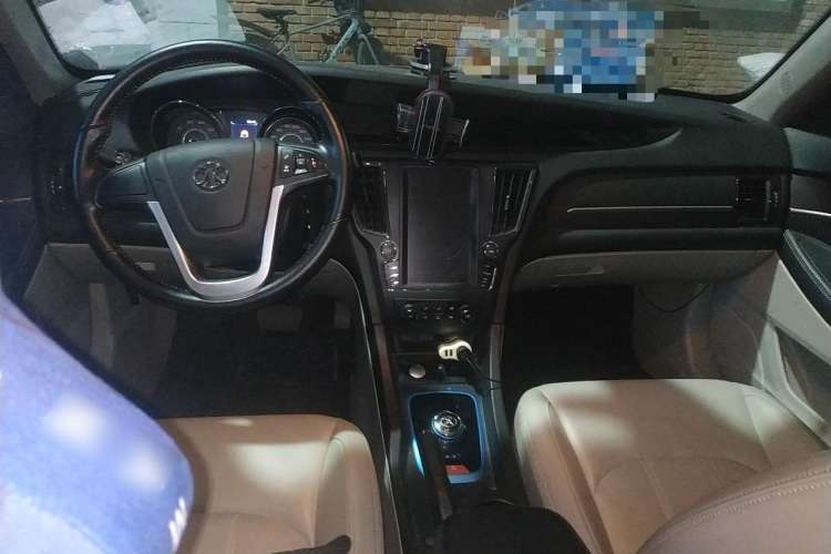 Used BAIC New Energy EU 2016 EU260 Enjoy Edition Center Console