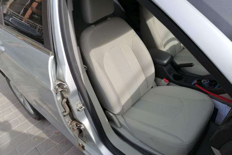 Used BAIC New Energy EU 2016 EU260 Letu Plus Edition Right Front Seat