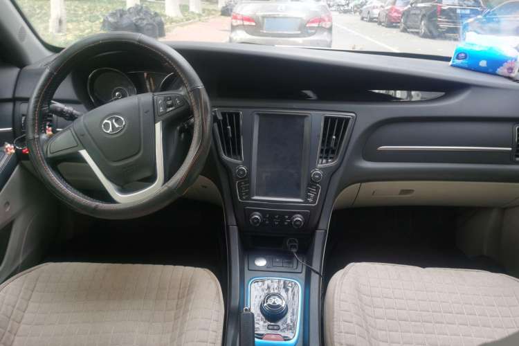 Used BAIC New Energy EU 2016 EU260 Enjoy Edition Center Console