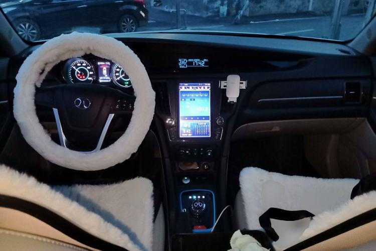 Used BAIC New Energy EU 2016 EU260 Enjoy Edition Center Console
