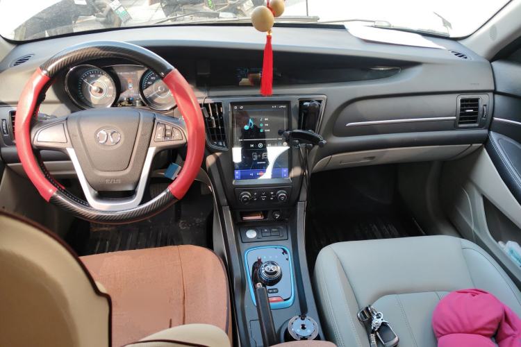 Used BAIC New Energy EU 2016 EU260 Enjoy Edition Center Console