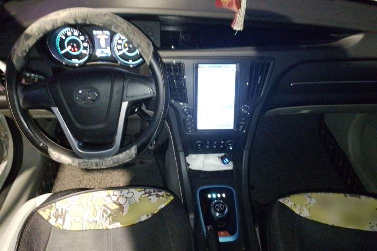 Used BAIC New Energy EU 2016 EU260 Letu Plus Edition Center Console
