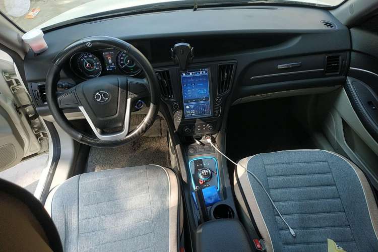 Used BAIC New Energy EU 2016 EU260 Letu Plus Edition Center Console