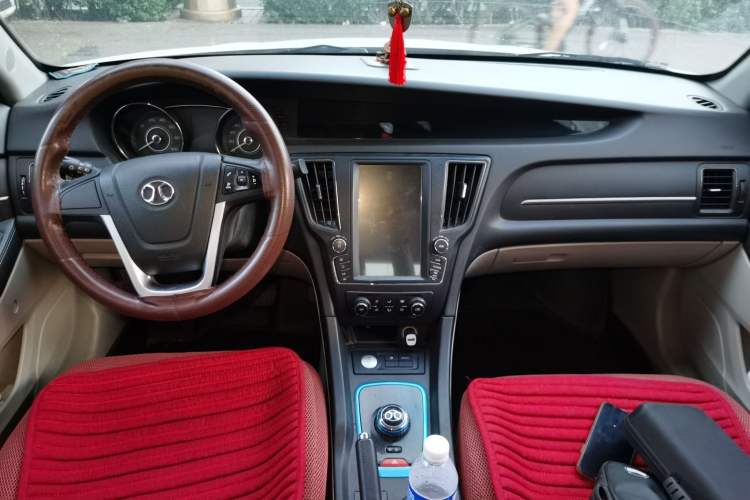 Used BAIC New Energy EU 2016 EU260 Enjoy Edition Center Console
