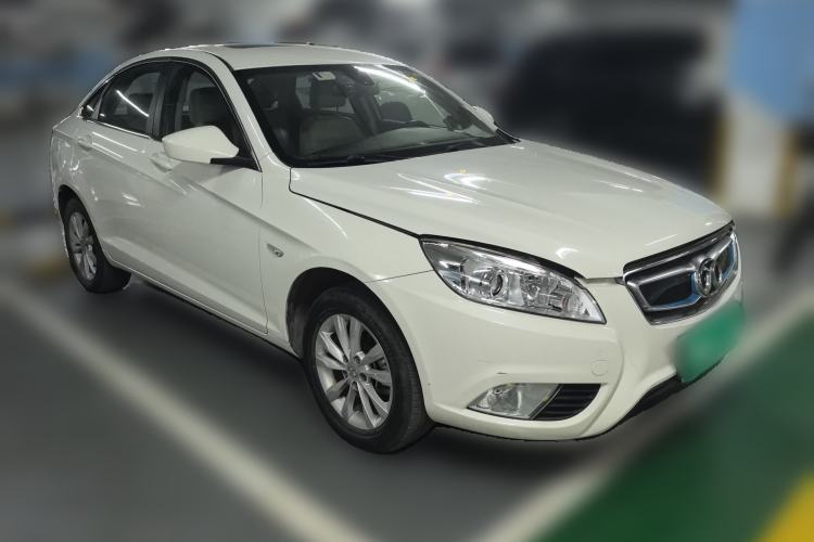 Used BAIC New Energy EU 2016 EU260 Enjoy Edition Front Right 45 Deg