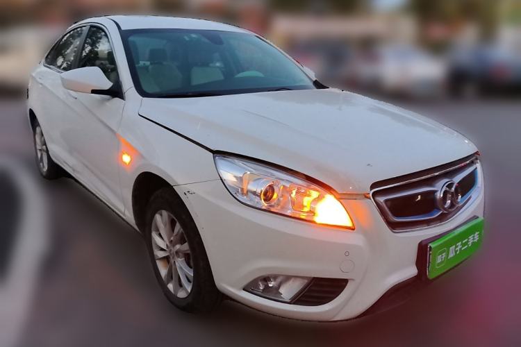 Used BAIC New Energy EU 2016 EU260 Enjoy Edition Front Right 45 Deg