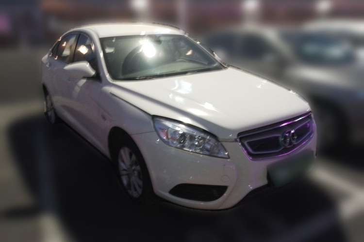 Used BAIC New Energy EU 2016 EU260 Letu Plus Edition Front Right 45 Deg