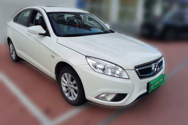 Used BAIC New Energy EU 2016 EU260 Enjoy Edition Front Right 45 Deg